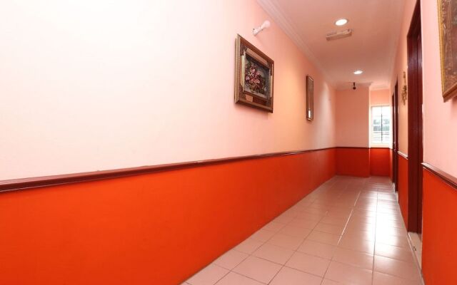 OYO 89498 Sri Seroja Inn Budget Hotel