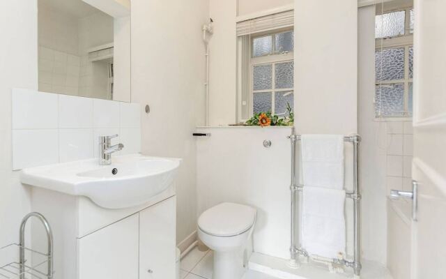 1 Bedroom Apartment in Chelsea - 43