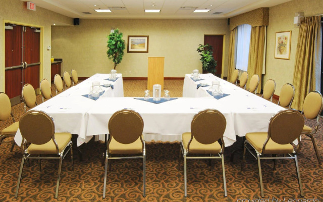 Holiday Inn Express & Suites Belleville by IHG