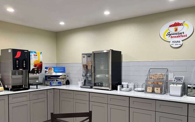 Super 8 by Wyndham Indianapolis/Emerson Ave