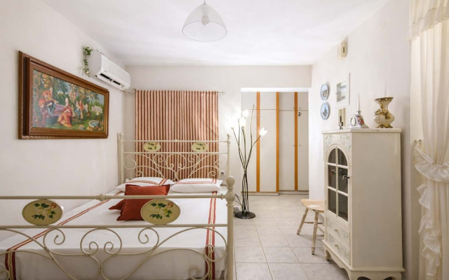 Rococo Style - Romantic Seaside Stay Near Volos