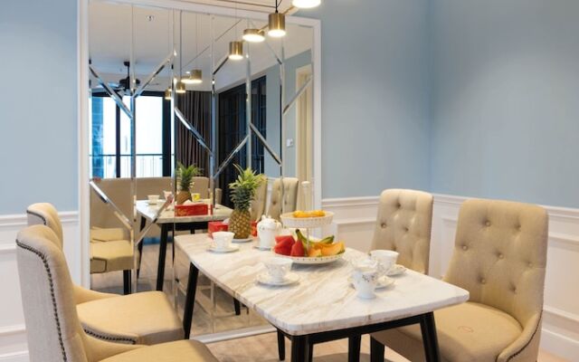 Louis Mo Apartment