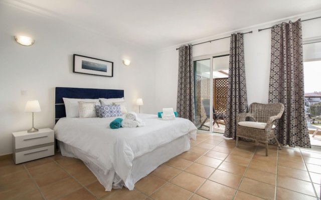 Stylish 3 Bedroom Apartment in Vila Sol Resort