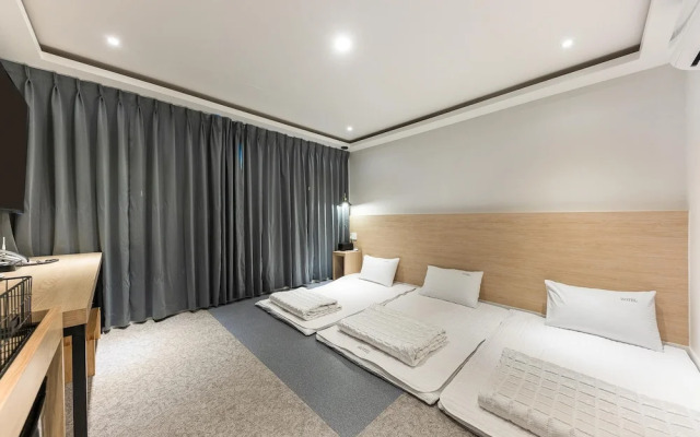 Pohang Jukdodong Gallery Hotel