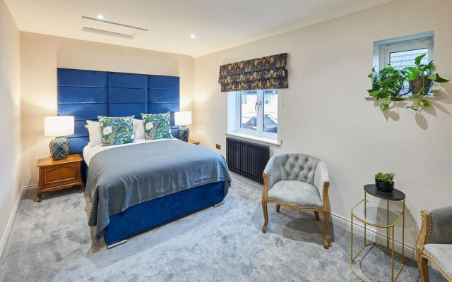 Host Stay The Feather Black Swan Mews