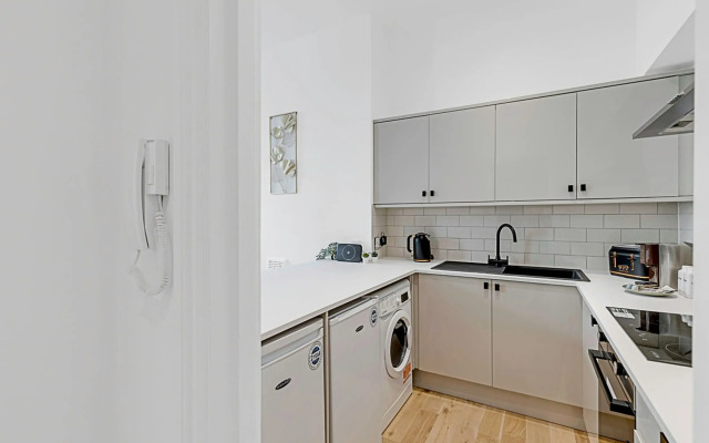 Contemporary Oasis in Paddington II