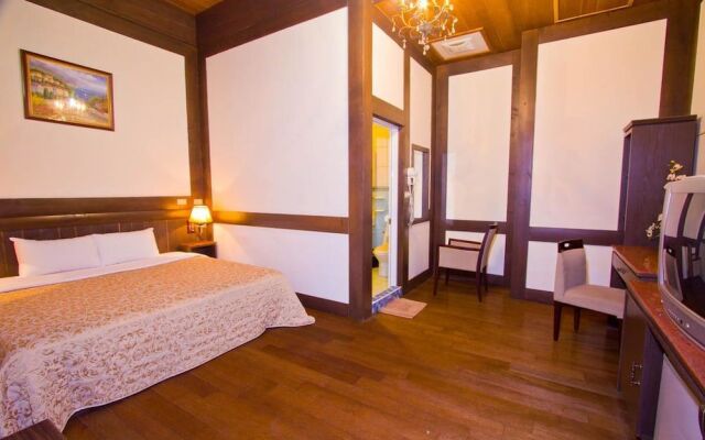 Maple Leaf Holiday Villa