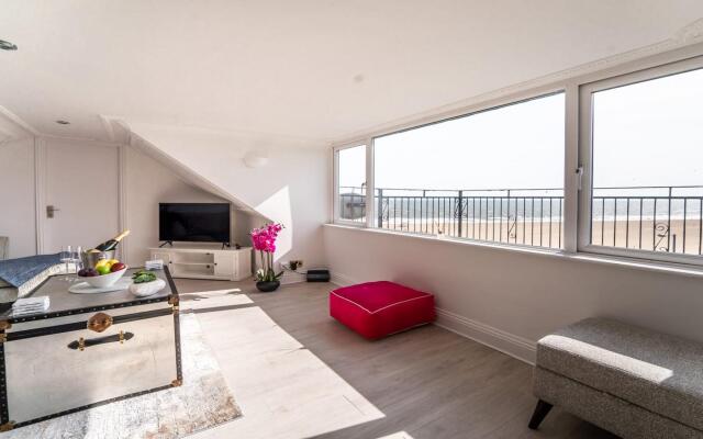 Stunning Sea View Penthouse 2 Bedroom 2 Bathroom