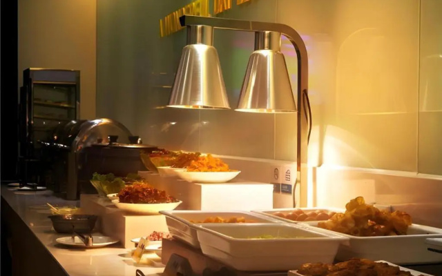 City Comfort Inn Hotel (Guilin Two Rivers And Four Lakes Sun Moon Twin Towers)