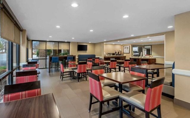 Comfort Inn & Suites Somerset - New Brunswick