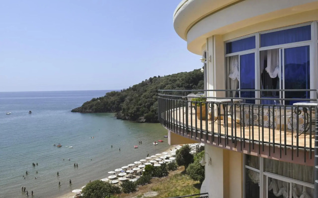 Summit Hotel