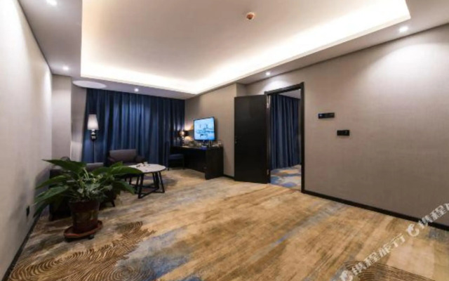 Wanlong Hotel (Hejian Reputation Building)