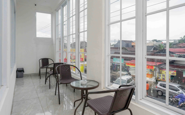 RedDoorz near Rita Super Mall Purwokerto