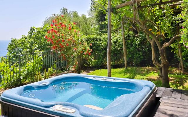 Luxury room with sea view in Amalfi ID 3931