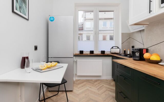 Old Town Apartment Garncarska by Renters