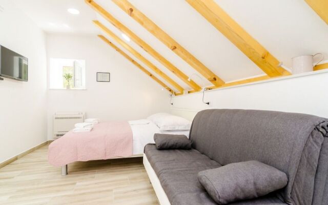 Shining Star Apartments