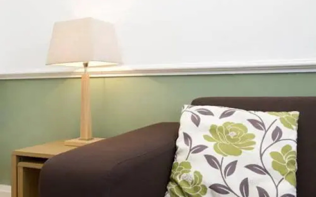 Sloane Avenue Apartment