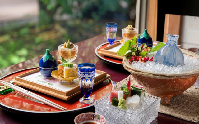 Forest Inn Showakan