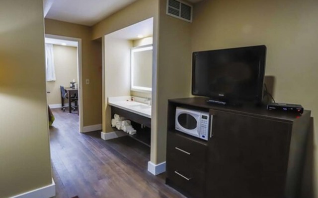 Super 8 Ajax/Toronto On