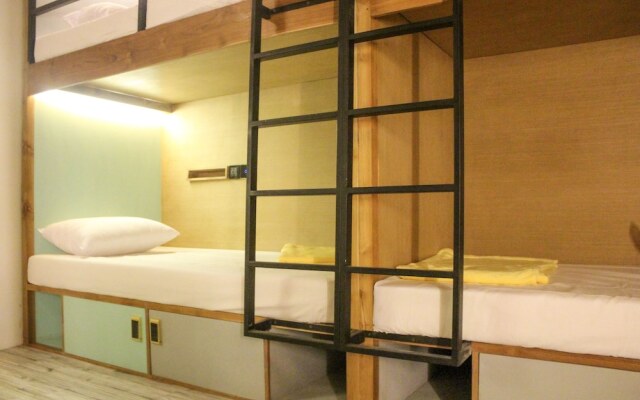 Stellar Capsules - Hostel