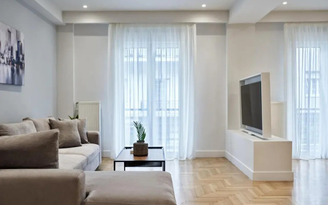 Spacious 2bd Apt in Prime Location next to Divani