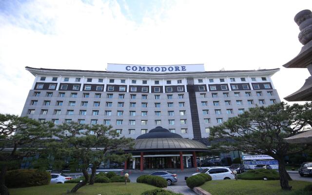 Commodore Hotel