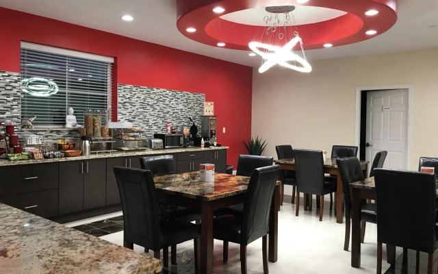 Econo Lodge Inn & Suites Houston Willowbrook