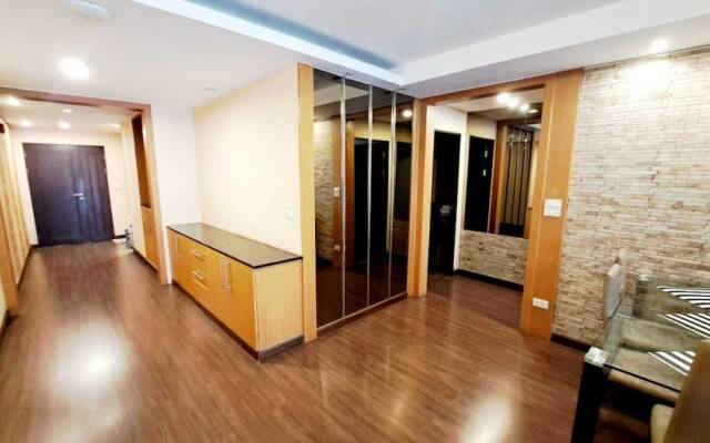 5C - 2 Bedroom Downtown Apartment With Shared Pool