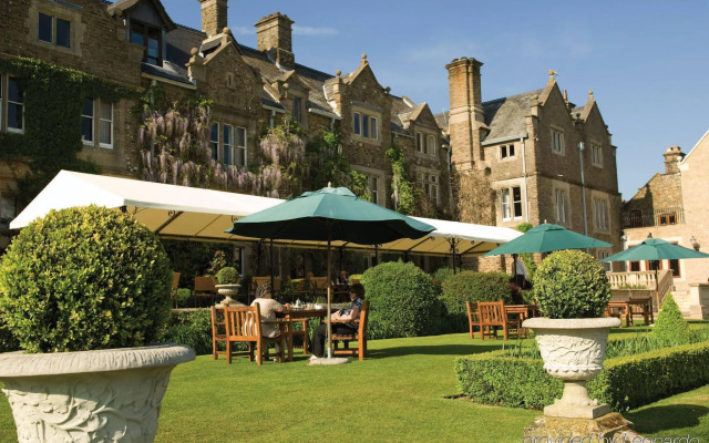 South Lodge Hotel
