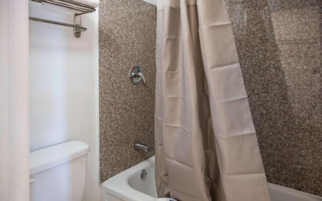 Motel 6 Opelika, AL