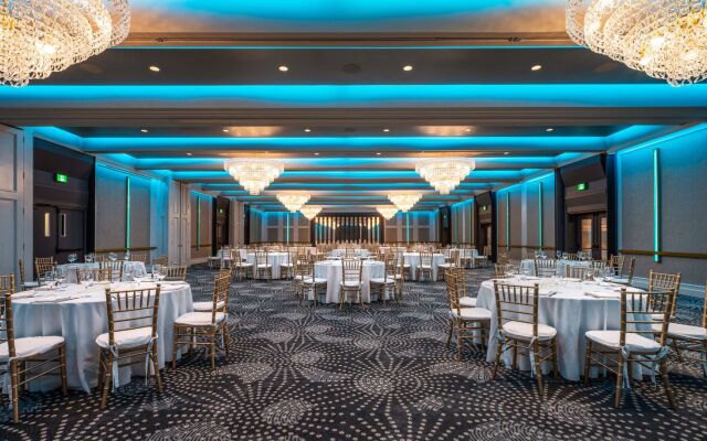 Carriage House Hotel & Conference Centre