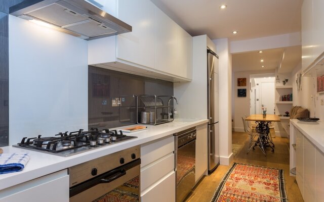 Kensington 2 Bedroom Flat With Patio