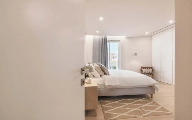 Bay View Penthouse by Olala Home