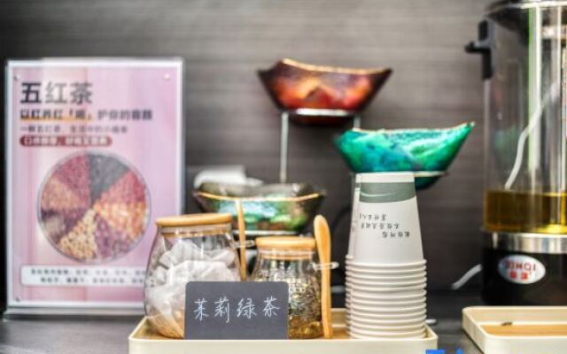 Tongxiang Wanxianghui Chengxin Yaju Hotel(Yongli Plaza Store)