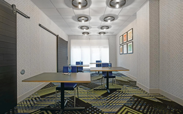 Holiday Inn Express Milwaukee Downtown by IHG