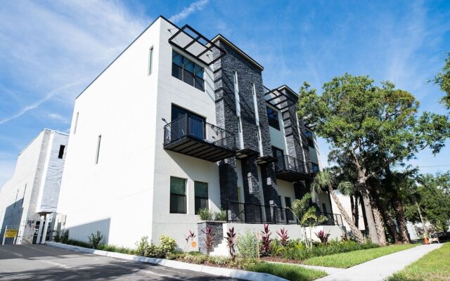 Modern 3 Bed Smarthome in Heart of Tampa