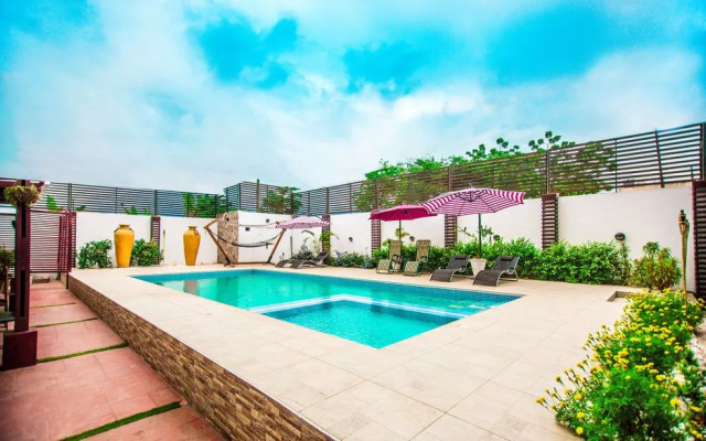 Earl Heights Suites Hotel