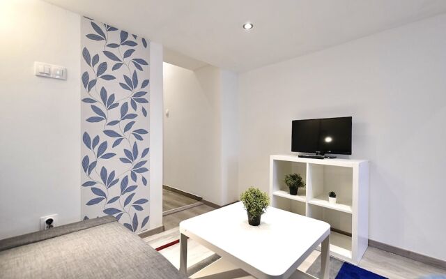 Cosy two bedroom flat in Rottenbiller str, Sky