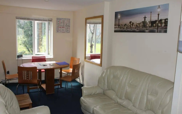 Russell Scott Backpackers Hostels