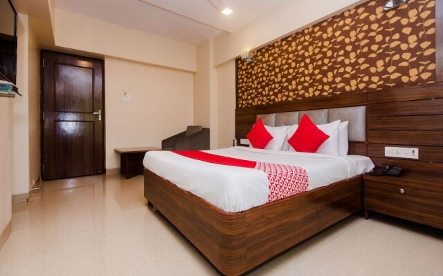 OYO 14376 Royal Park Residency