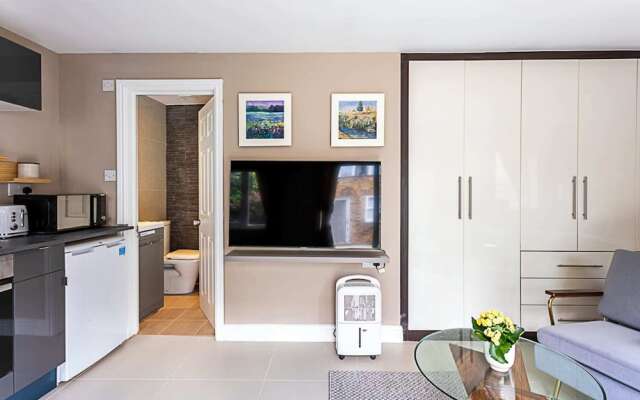 Charming Garden Studio