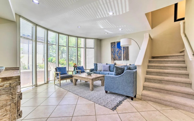 Bright & Airy Lahaina Condo - Walk to Beach!