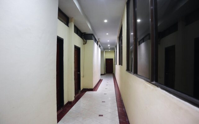 OYO 742 Mona Plaza Hotel