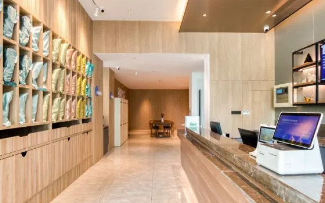 HanTing Premium Hotel (Hangzhou Jianghan Road Subway Station)