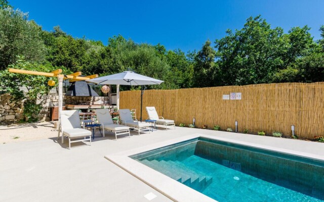 Awesome Home in Slano With Wifi and 5 Bedrooms