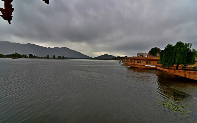 Inshallah Houseboats