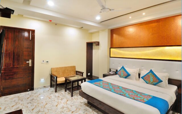 Vaccinated Staff- Capital O 43116 Hotel Grand