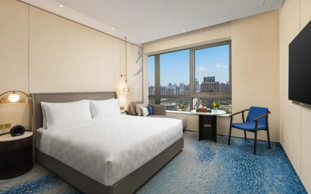 HUALUXE Shanghai Changfeng Park by IHG