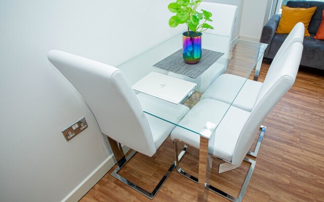 Chelsea Suites Central Milton Keynes - Sleeps 4