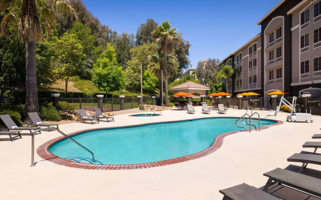 La Quinta Inn & Suites by Wyndham Santa Clarita - Valencia